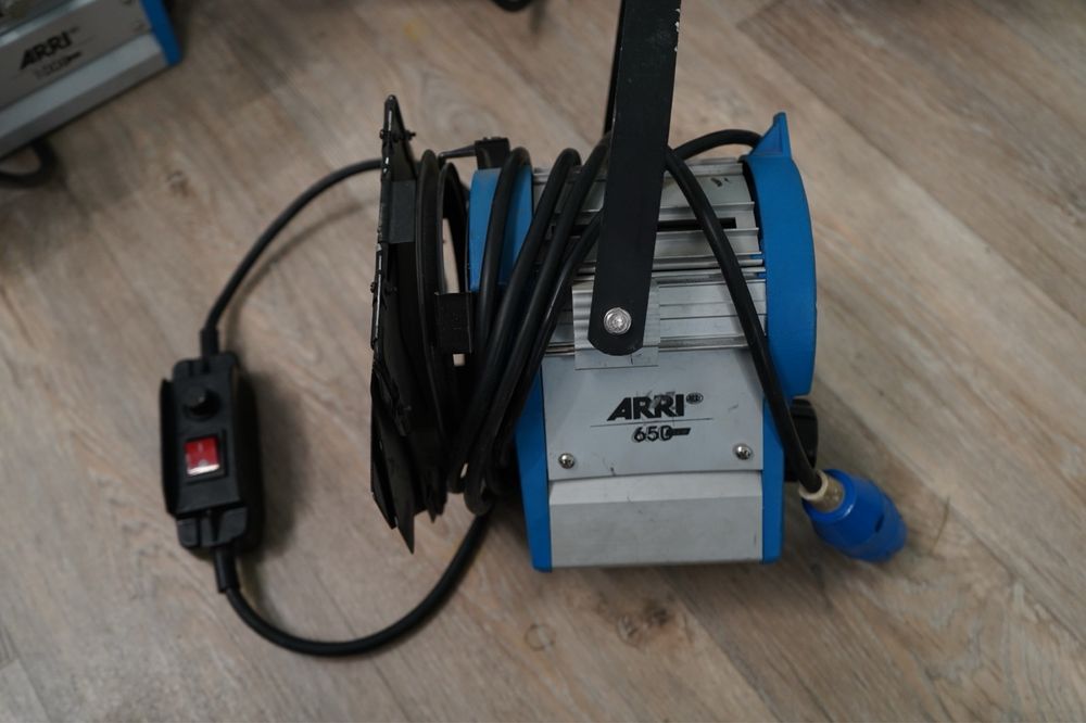 Студинный свет Arri, Logocam