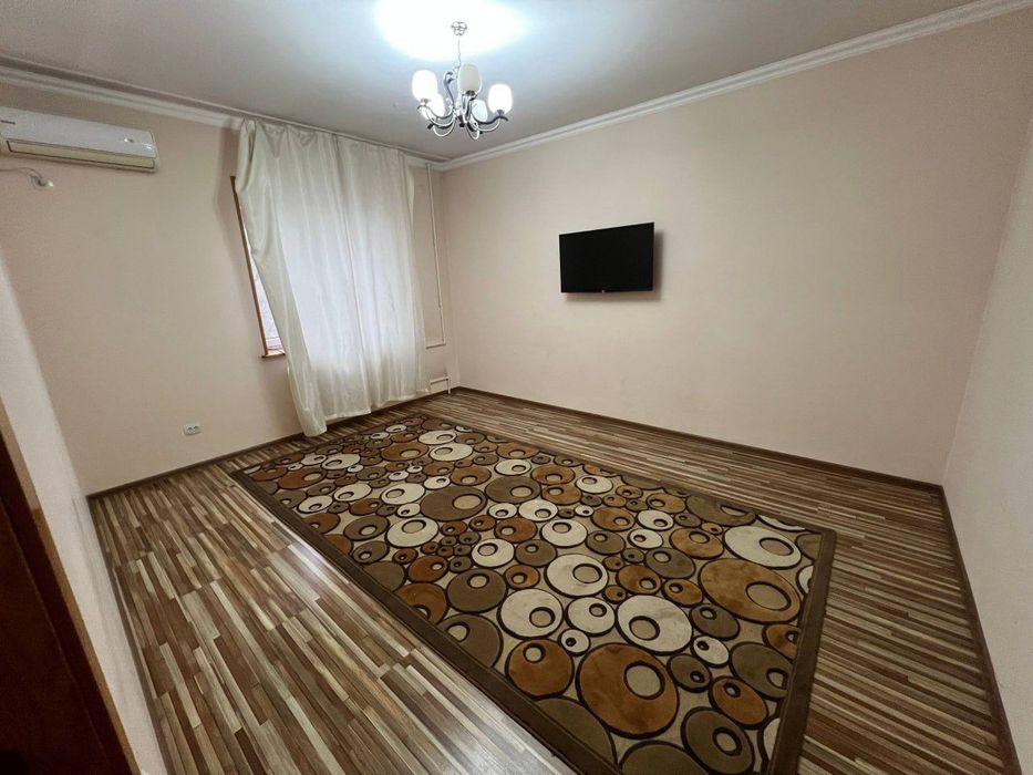 Срочно!Квартира на Чиланзар 1 квартал 2/4/4 общ пл 52м Высокопотолочка