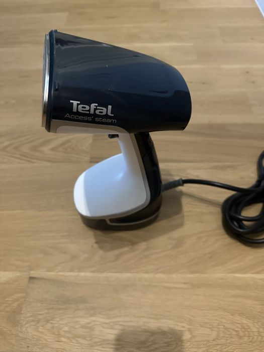 Aparat/fier de calcat vertical cu aburi