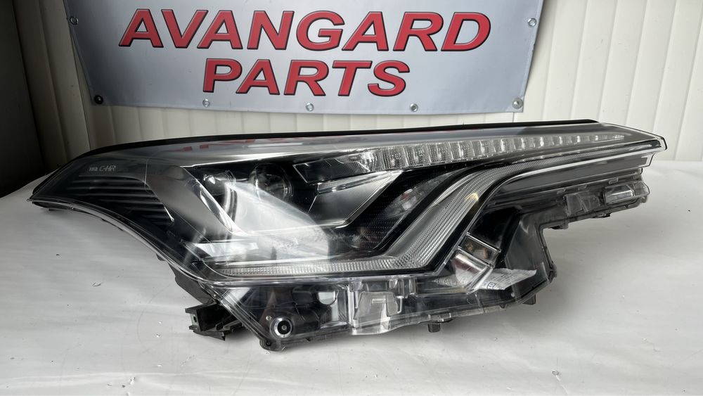 3 броя десен и ляв фар Toyota CHR 2016-