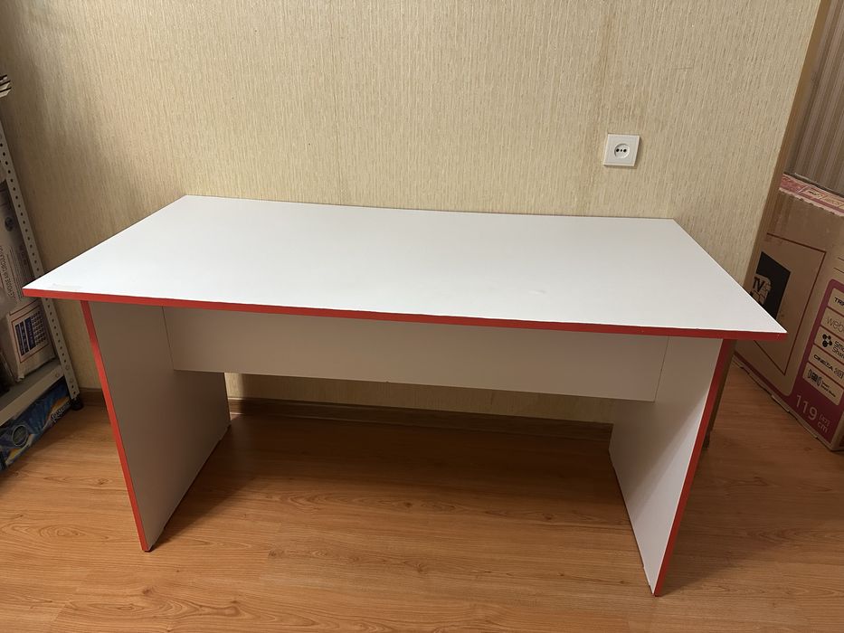 Офисный стол 140х70х75 см