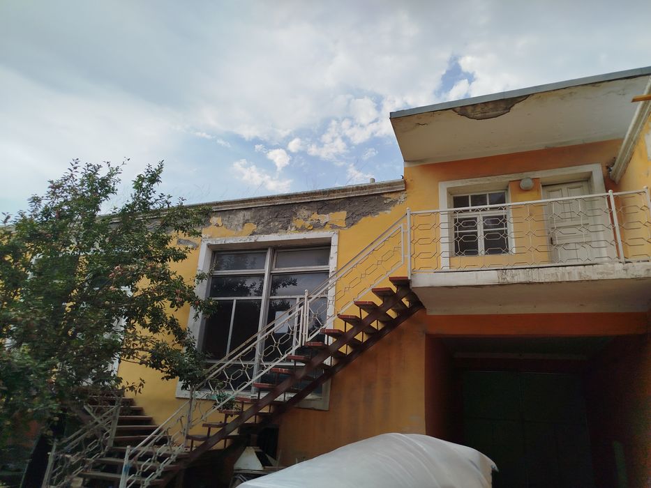 Ховли Уй яшаш у-н Сотилади.6,5 сотых.