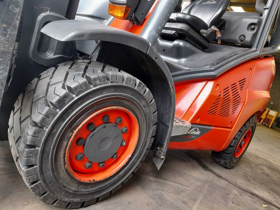 Anvelopa stivuitor SOLIDEAL 18x7-8 cu montaj la fata locului