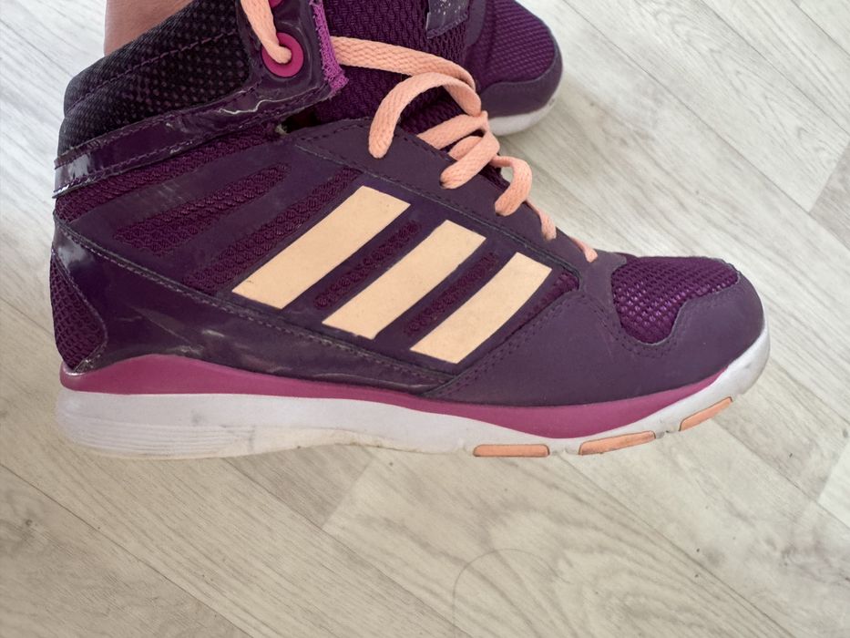 Кросовки для девочки.  Размер 36, состояние б/у.