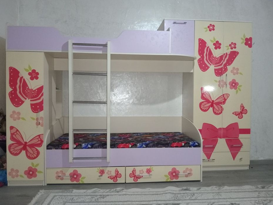 Двуспальная кровать