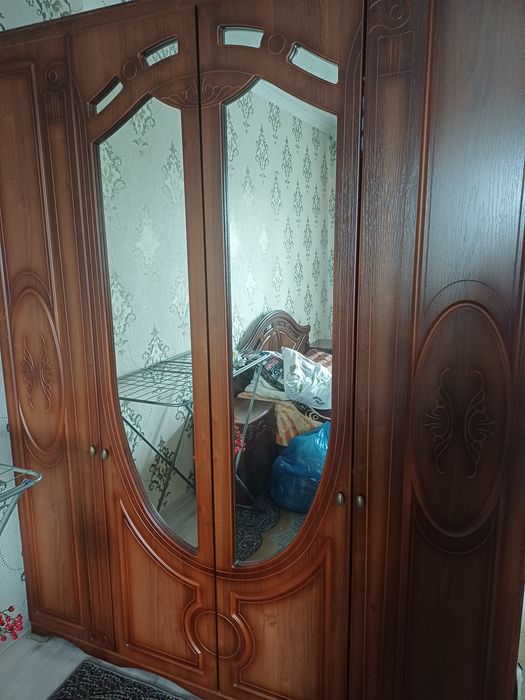 Продам спальный гарнитур.