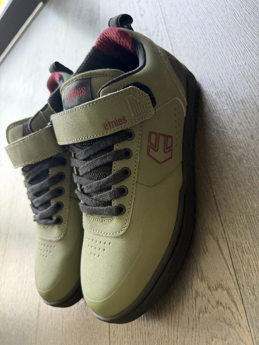 Adidasi etnies noi