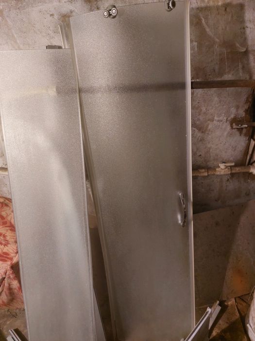 Продам двери на душевую кабинку