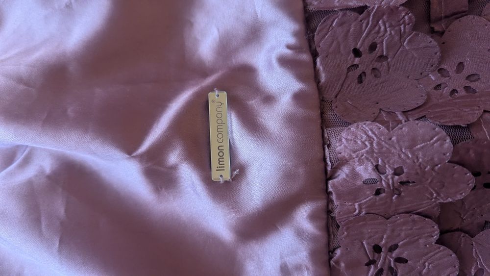 Продам очень красивое платье на девочку подростка