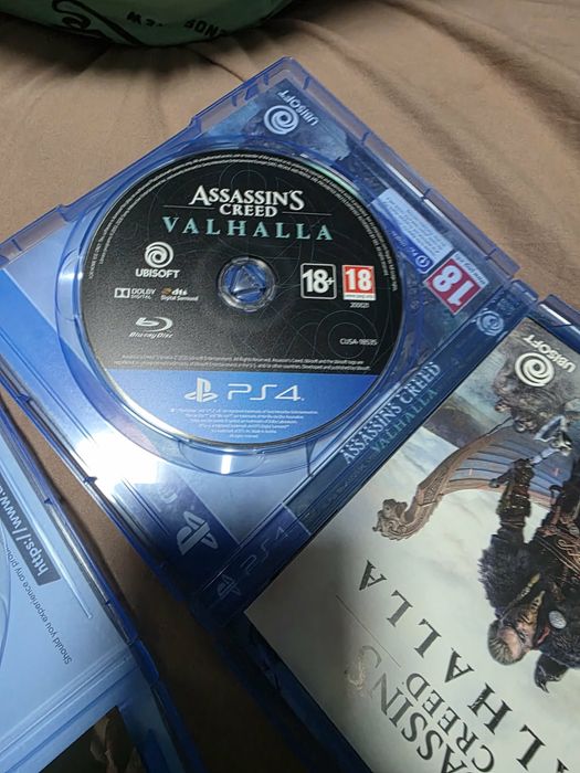 PlayStation4 с джойстици.