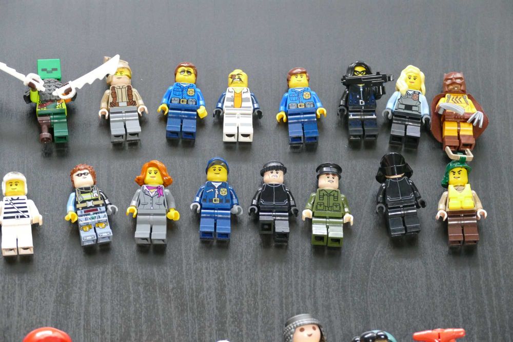 31 figurine LEGO originale + alte figurine