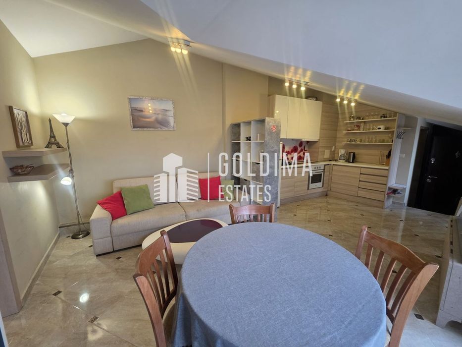 Обзаведен двустаен апартамент в супер центъра на гр. Бургас