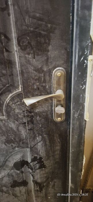 Дверь металическая почти новая