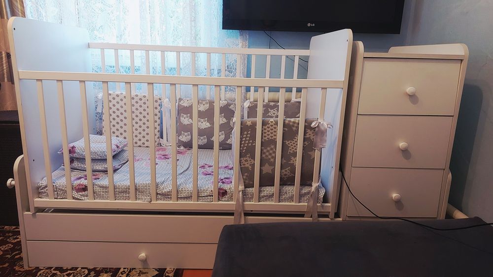 Продам манеж в комплекте с матрасом и подушками