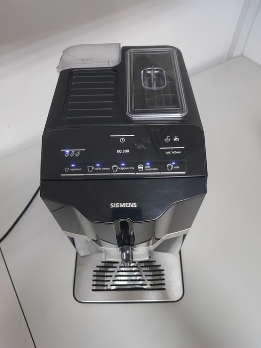 Espresor Siemens EQ 300 cu rasnita ceramica
