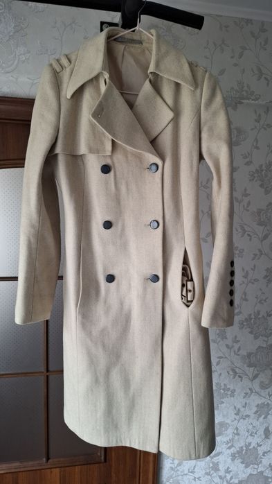 Продам  демисезонные пальто р 44-46