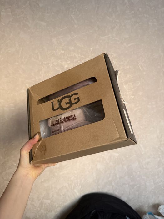 Продам новые детские угги