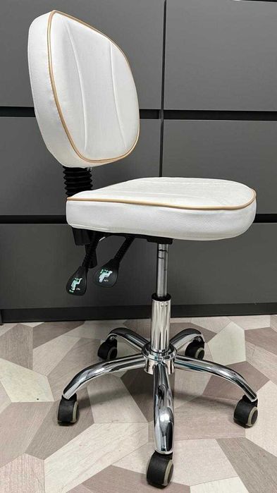 Кожаный стул мастера