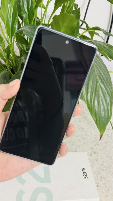 Продам Самсунг s20 fe