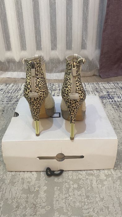 Продам классные босоножки