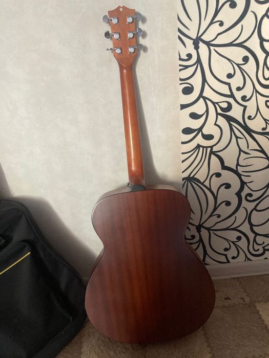 Гитара,  очень хороший подарок для друга гитариста)