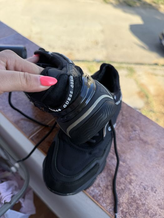 Оригинални маратонки на GUESS