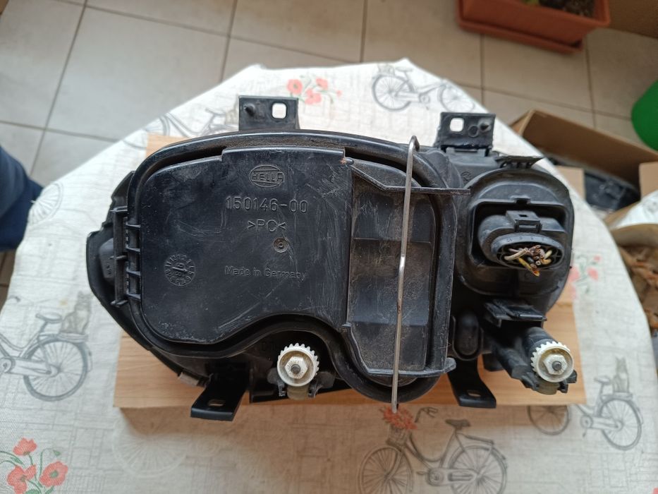 Преден десен фар Голф 4