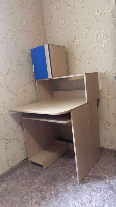 Стол компьютерный
