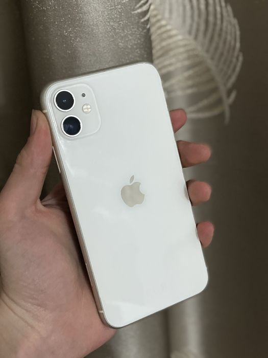 iPhone 11 64GB, всё работает