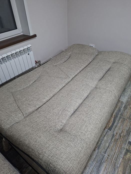 Продам диван и кресло.
