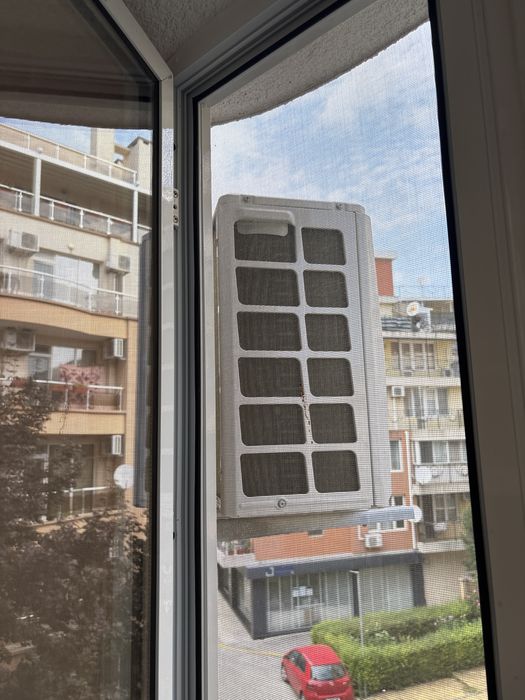 Продавам климатик Midea 9000 BTU – почти неизползван, перфектно състояние!