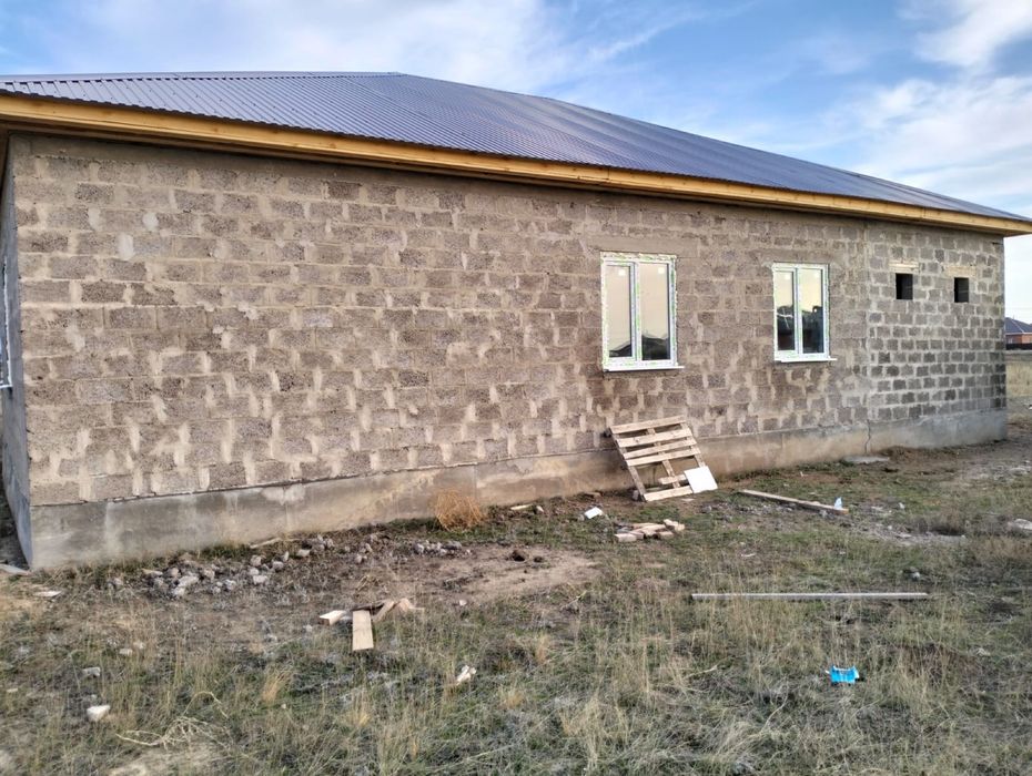 Аралталдан Черновой үй сатылады,обмен машина не предлагать.