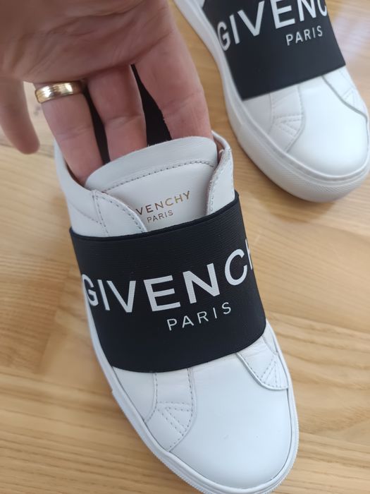 Vând adidași Givenchy  37