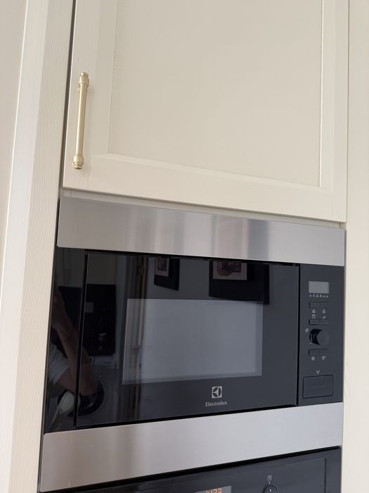 Микроволновка Electrolux