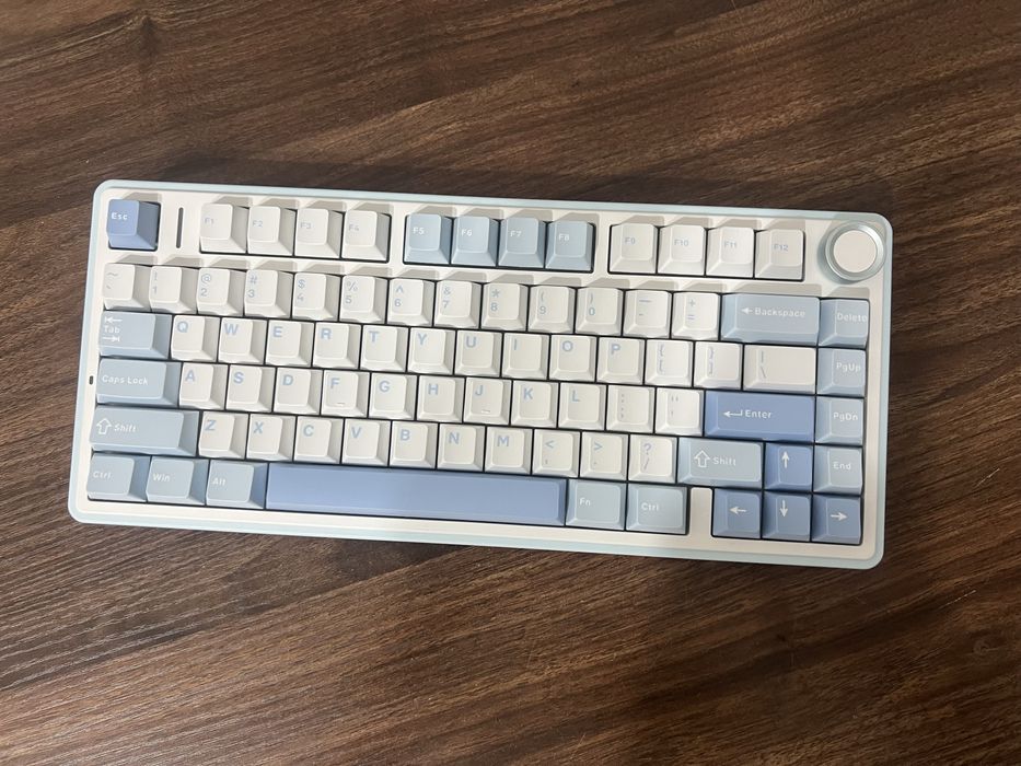 aula f75 ko’k oq fastom