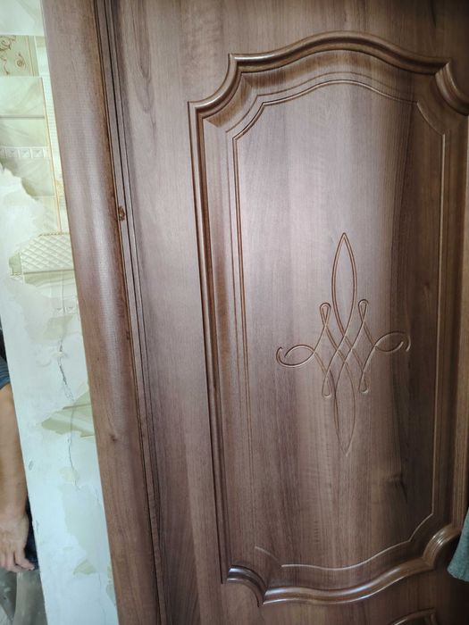 Продам б/у двери и  кухонный гарнитур
