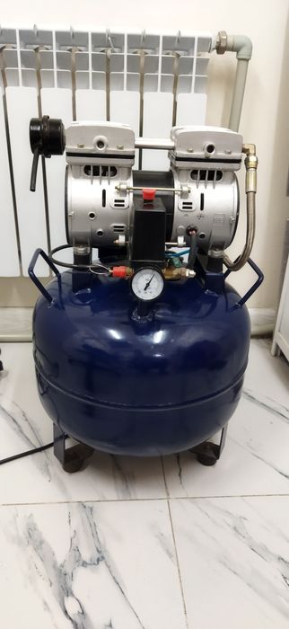 Компрессор в хорошем состоянии, рабочем состоянии.