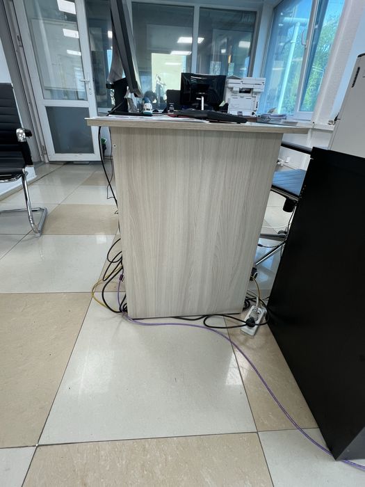 Столы 2 штуки одинковые хорошие