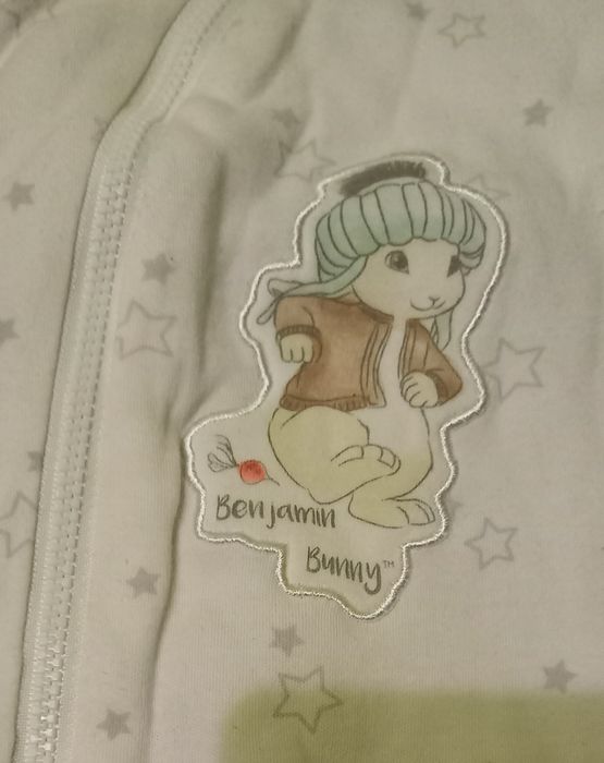 Снежно бели ромпърчета със Зайчето Питър и един розов с мече - 3-6 мес