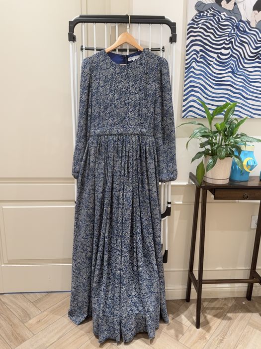 Длинное закрытое платье