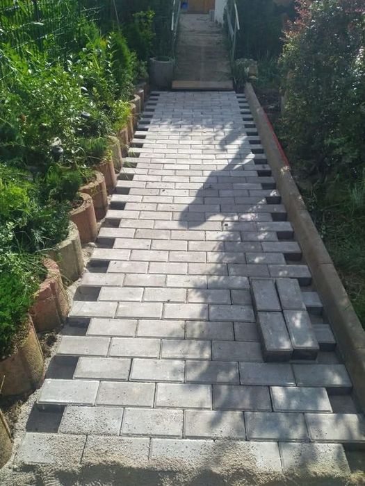 Тротоарни плочки и павета и бордюри