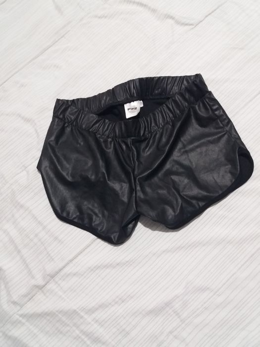 Риза боди и къси кожени