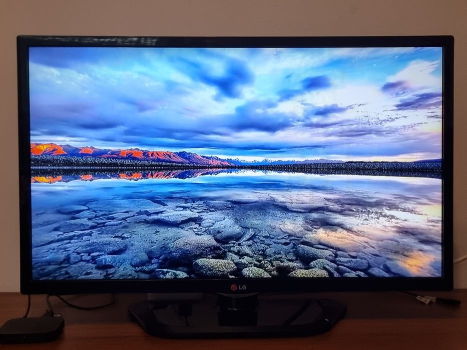 Телевизор / LG 32" - FULLHD - Цифрова + Ефирна , Слот за карта.