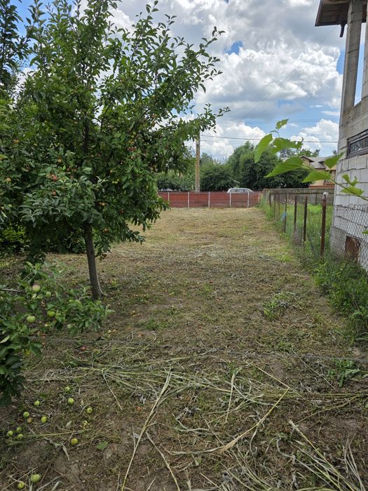 Casă de vânzare demolabilă, cu teren intravilan.