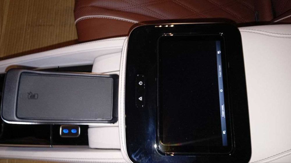 Mercedes-Benz Maybach GLS 600 год 2025