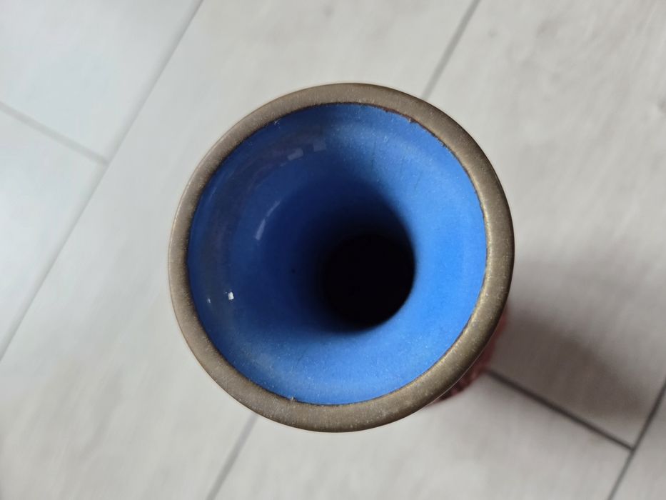 vază veche chinezească din cinabru sculptat