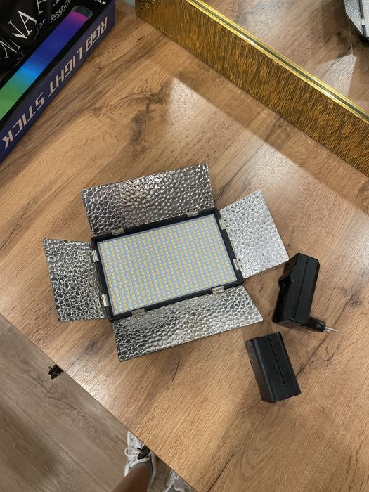 Продам видеосвет и rgb палку