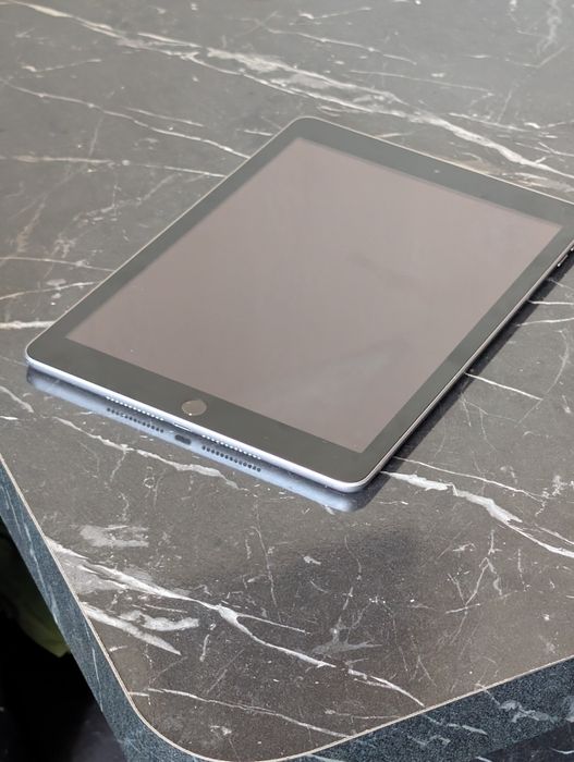 Ipad | 5th Gen | Wifi Only | 32 GB | IOS 16 |