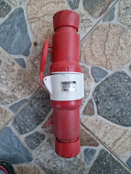Prize cu fisa 32A/400V, noi.