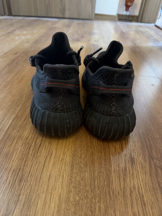 Продавам yeezy 350 black